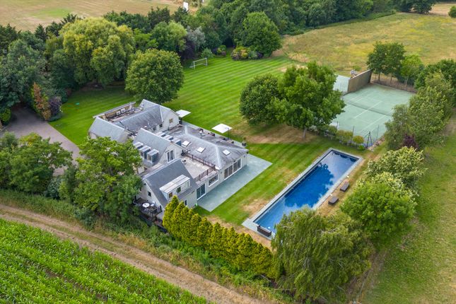 Burtonhole Lane, London, NW7 5 bed detached house for sale