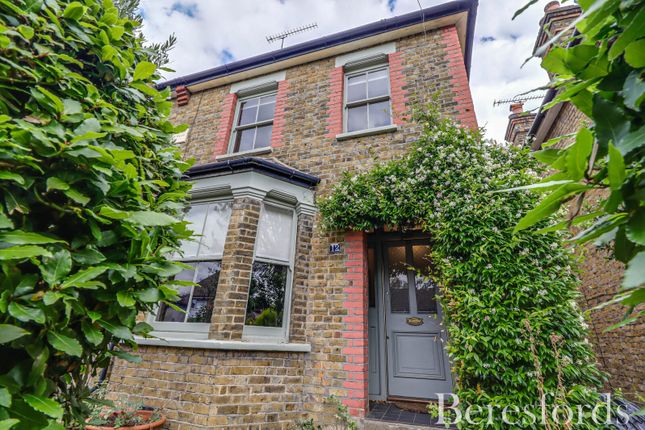 Firsgrove Road, Brentwood, CM14 2 bed semi