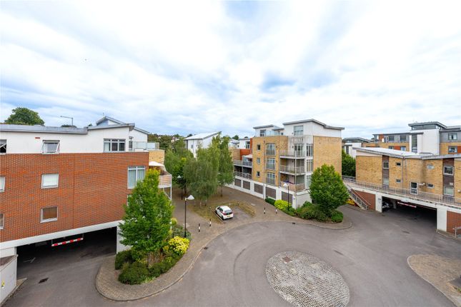 Kingfisher Meadow, Maidstone, ME16 2 bed flat for sale