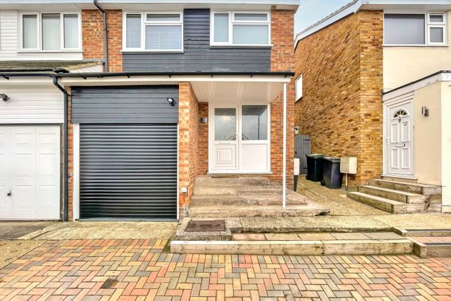 Wayside Close, Stowmarket, IP14 3 bed semi