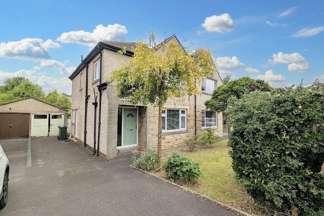 Warwick Drive, Clitheroe, BB7 2BG 3 bed semi