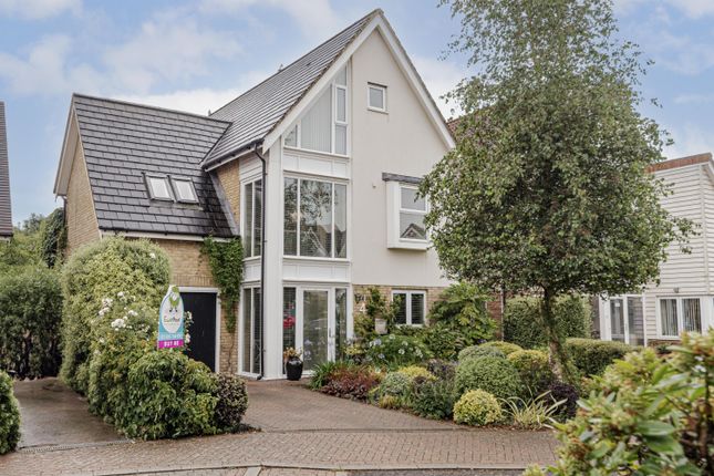 Redwing Close, Hawkinge, CT18 5 bed detached house for sale