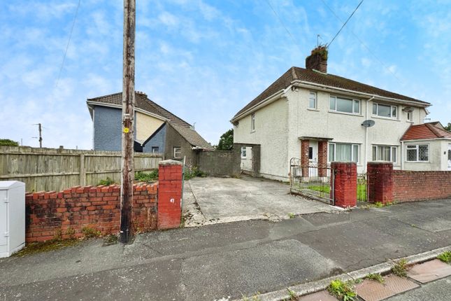Heol Y Maes, Pontarddulais, Swansea... 3 bed semi