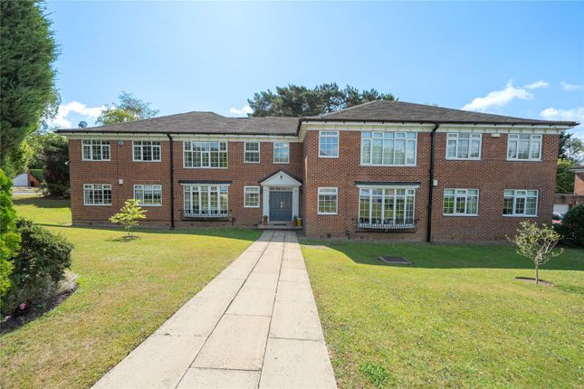 Sandmoor Green, Leeds, West Yorkshire 3 bed apartment for sale