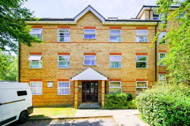 Cassis Court, Loughton 2 bed apartment for sale
