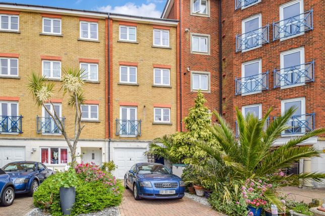 St. Kitts Drive, Eastbourne BN23 5 bed townhouse for sale