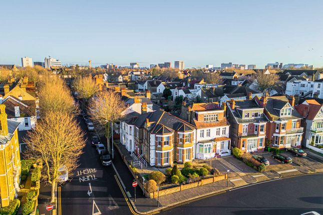 5 bedroom semi-detached house for sale