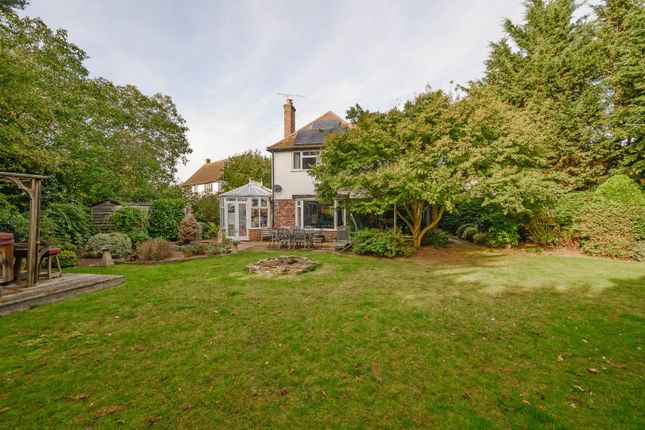 Bridge Close, Byfleet KT14 4 bed detached house for sale