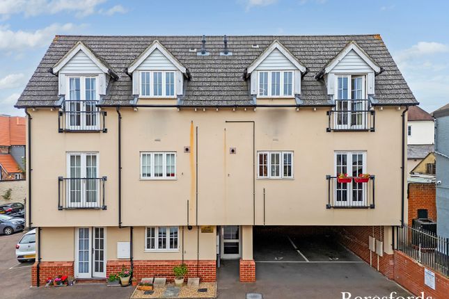 Shire House, Weavers Close, Dunmow, CM6 1 bed apartment for sale