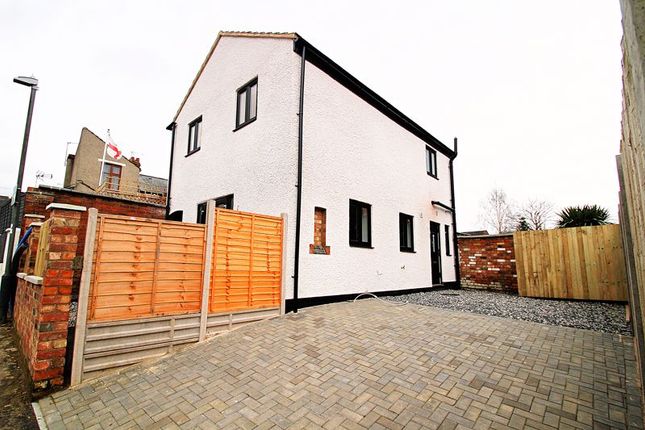 Holbrook Avenue, Rugby CV21 2 bed detached house for sale