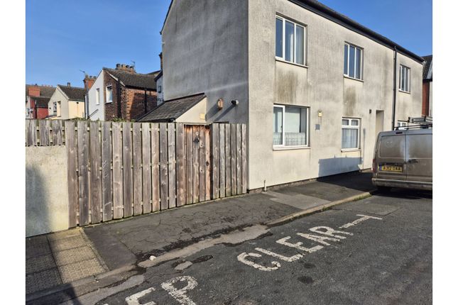 3 bed end terrace house