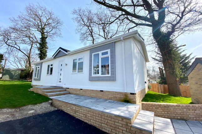 Stonehill Woods Park, Sidcup DA14 2 bed bungalow for sale