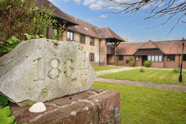 Main Road, Ashford TN25 2 bed maisonette for sale