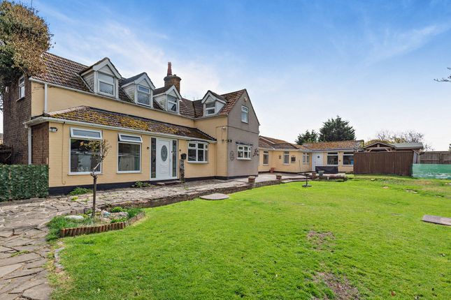 PEPPERCORN WALK, HOLTON LE CLAY DN36 5 bed detached house for sale