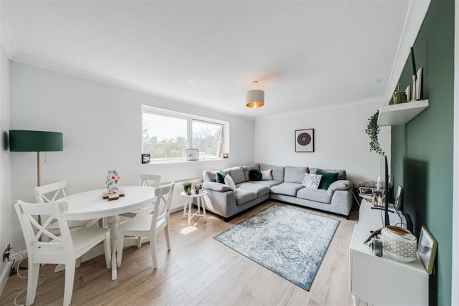 Station Road, Crayford, Dartford 2 bed flat for sale