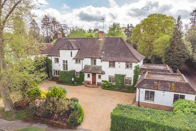 Dukes Wood Avenue, Gerrards Cross SL9 6 bed detached house for sale