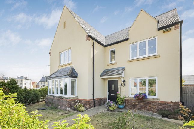 Izzard Road, Heyford Park, OX25 5 bed detached house for sale