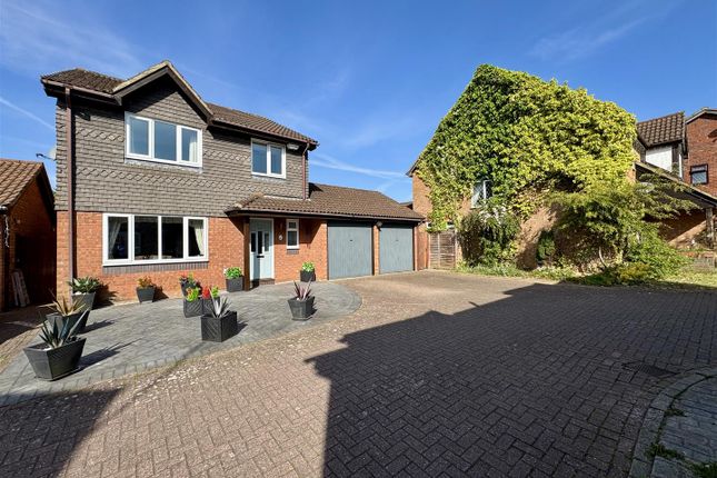 The Magpies, Luton, LU2 7XT 4 bed detached house for sale