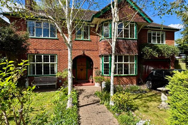 York Avenue, Windsor SL4 5 bed detached house for sale