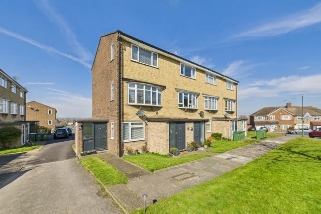 Langdon Shaw, Sidcup DA14 2 bed ground floor maisonette for sale