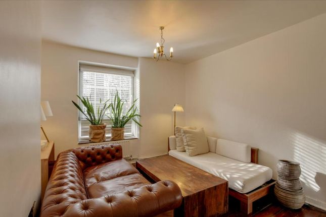 Staple Street, London 3 bed flat for sale