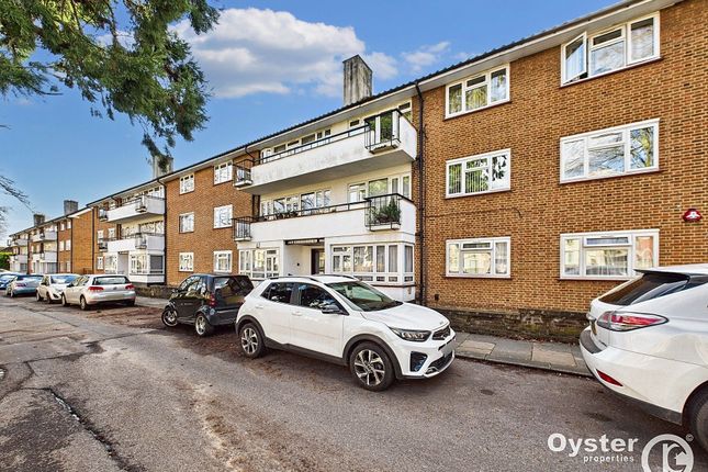 Stonegrove, Regents Court Stonegrove... 2 bed flat for sale