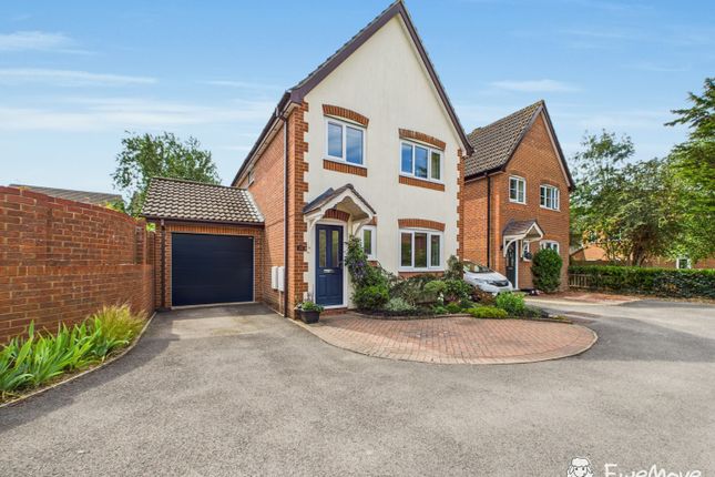 Hazel Close, Colden Common... 3 bed link detached house for sale