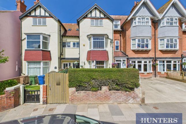 Belgrave Road, Bridlington, East... 6 bed semi