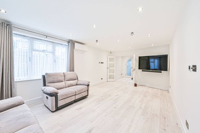 Belmont Avenue, Cockfosters, Barnet, EN4 4 bed detached house for sale