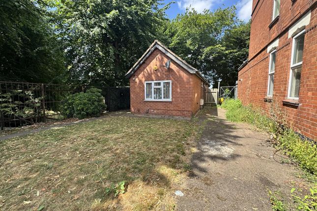 1 bedroom detached bungalow for sale