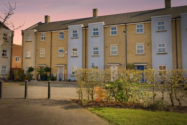 Buttercup Avenue, St. Neots PE19 4 bed terraced house for sale