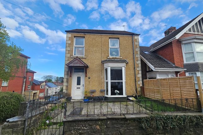 5 bed detached house
