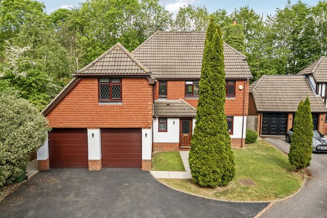Shire Close, Whiteley, Hampshire, PO15 5 bed detached house for sale