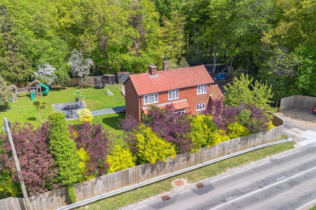 Marlow Road, High Wycombe HP14 4 bed detached house for sale
