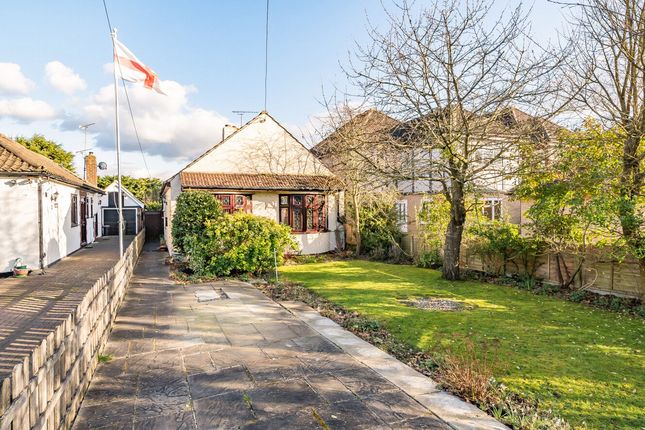 Lodge Lane, Collier Row, RM5 2 bed detached bungalow for sale