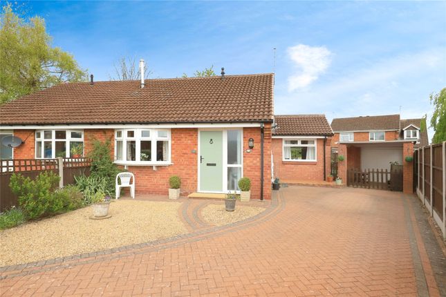 Kelso Gardens, Staffordshire WV6 2 bed bungalow for sale