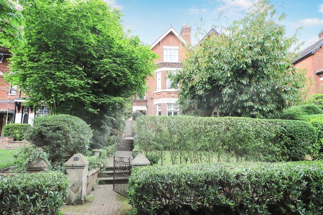 5 bedroom semi-detached house for sale