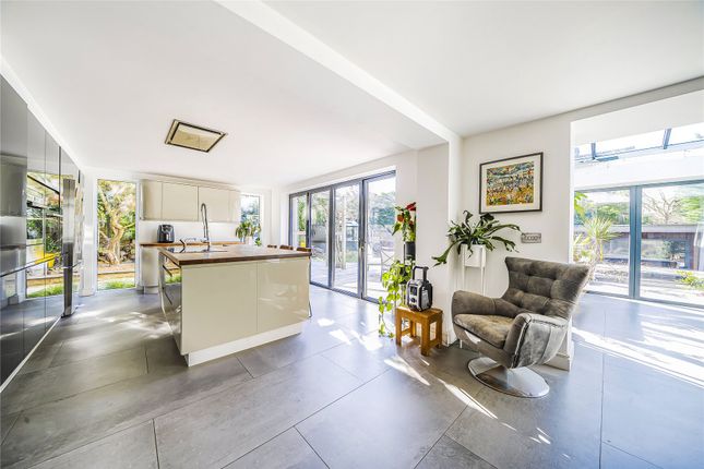 Brighton Road, Addlestone KT15 5 bed detached house for sale