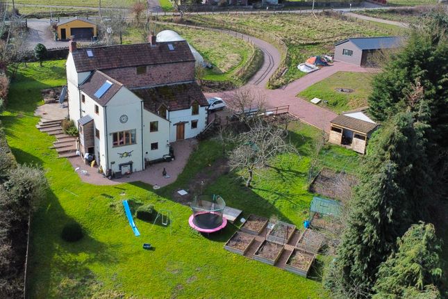 6 bedroom detached house for sale