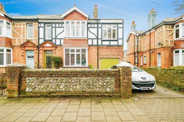 3 bedroom flat for sale