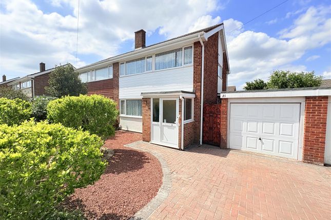 Malvern Avenue, Hampshire PO14 3 bed semi