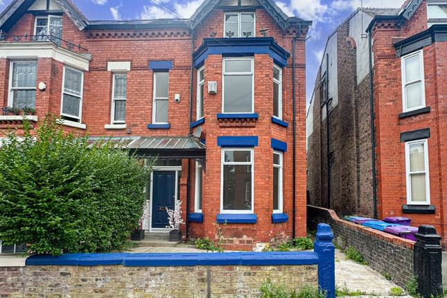 6 bedroom semi-detached house for sale