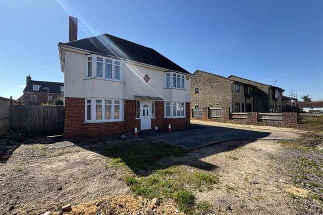 Shaftesbury Road, Gillingham 3 bed detached house for sale