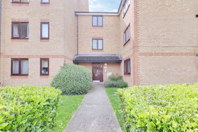 Danbury Crescent, South Ockendon RM15 2 bed flat for sale