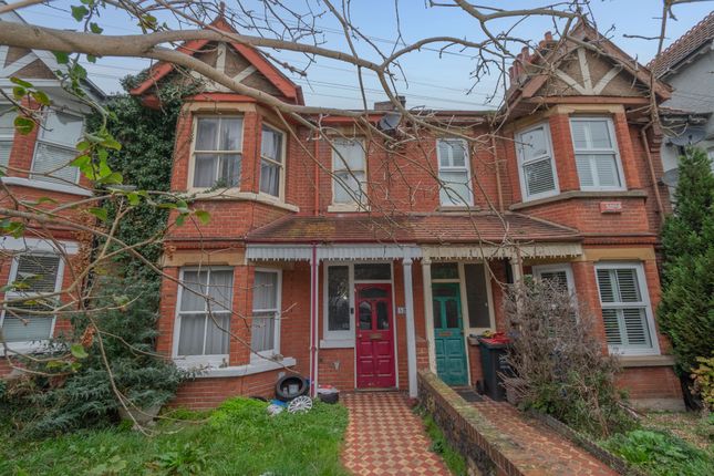 Hollicondane Road, Ramsgate, Kent, CT11 5 bed semi