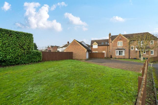 5 bed detached house