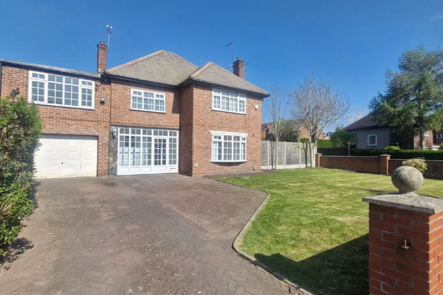 4 bed detached house