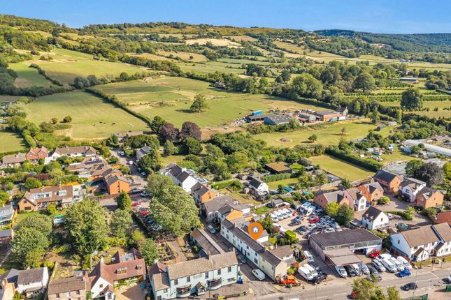 Farm Lane, Cheltenham GL51 2 bed terraced house for sale