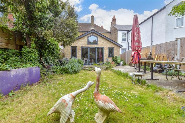 Walmsley Road, Broadstairs, Kent 3 bed detached house for sale