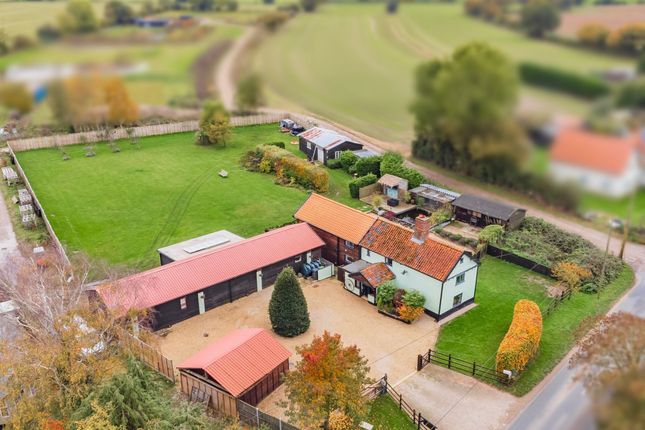 New Buckenham Road, Norwich NR16 5 bed barn conversion for sale